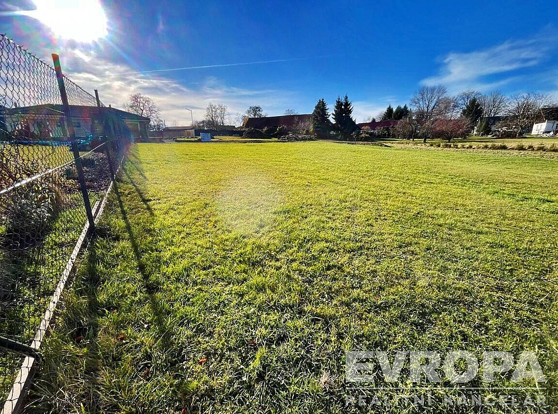 Prodej stavebního pozemku 1 145 m²