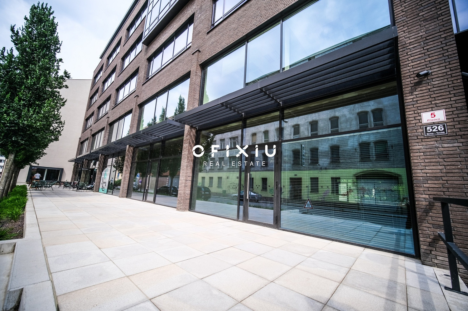Pronájem obchodní jednotky v business centru Vlněna o ploše 150 m² – pohled 2