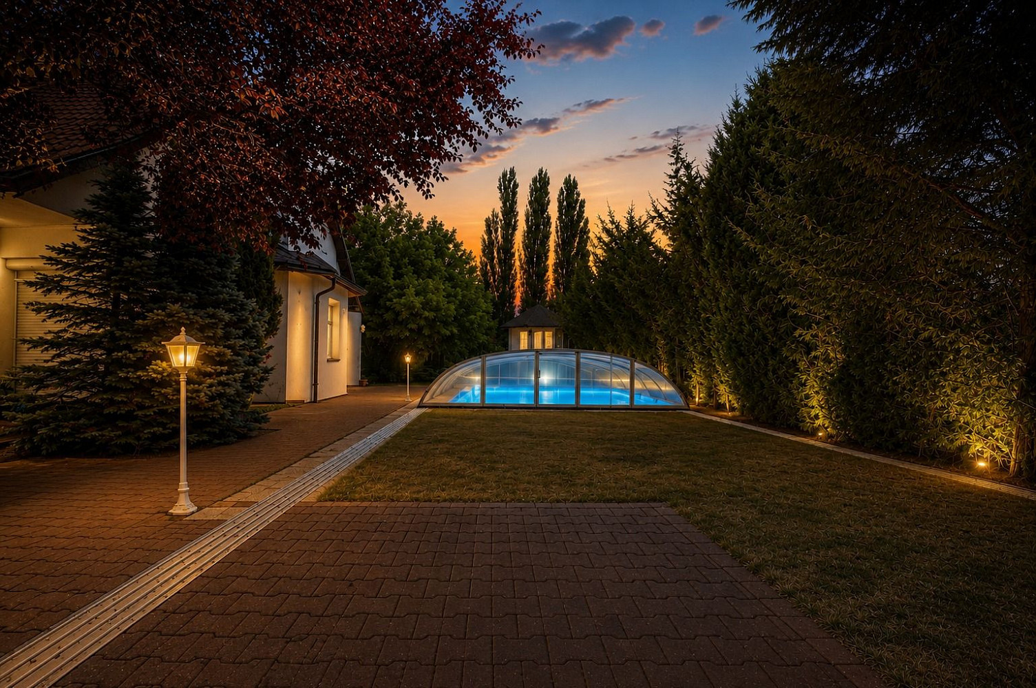 Prodej domu 216 m² s pozemkem 2 523 m²
