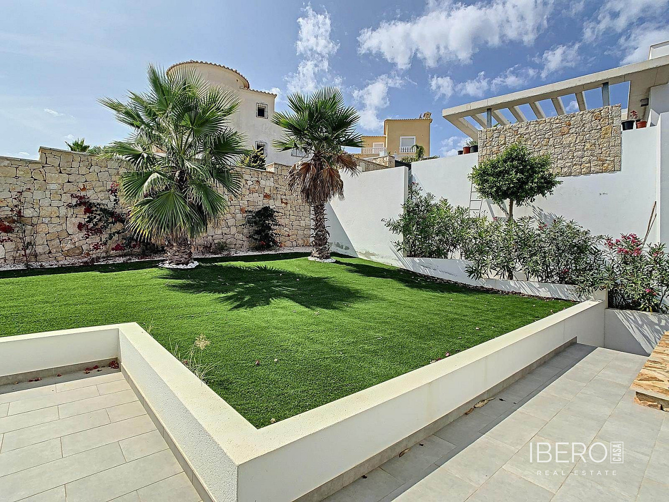 Prodej domu 298 m² s pozemkem 905 m² — photo 2
