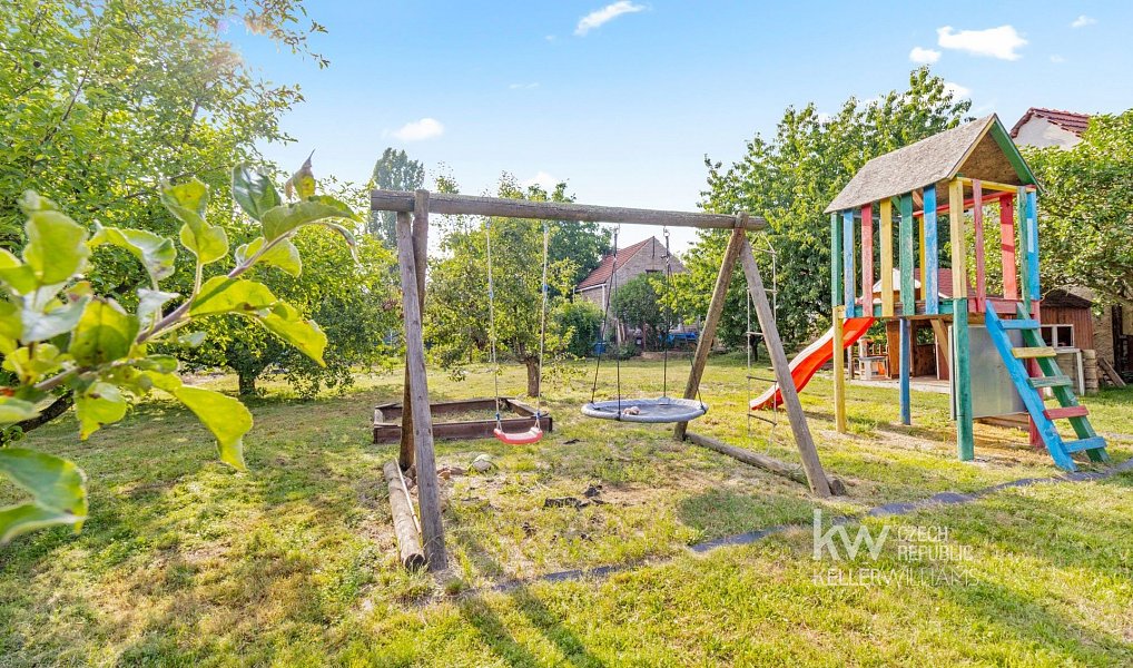 Prodej domu 181 m² s pozemkem 1 485 m², Kněževes – náhled fotky 26