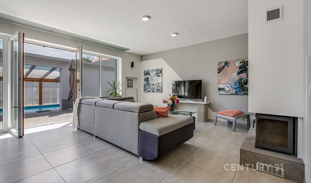 Prodej domu 354 m² s pozemkem 693 m², Jeneč – náhled fotky 11