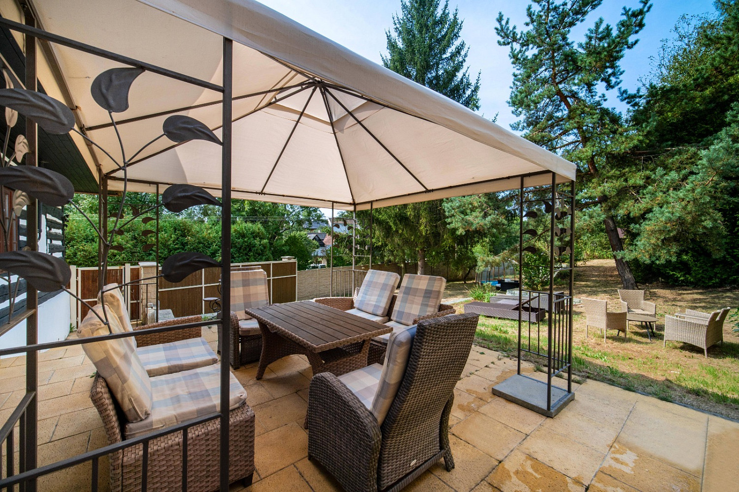 Prodej domu 180 m² s pozemkem 2 m² — photo 2