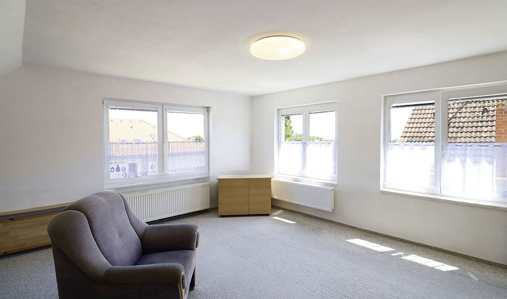 Prodej domu 171 m² s pozemkem 2 693 m², Strážkovice – náhled fotky 8