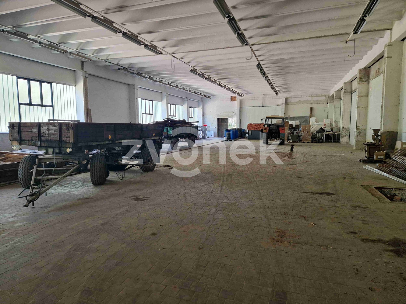 Pronájem skladovacích prostor 1 000 m² – fotografie 3