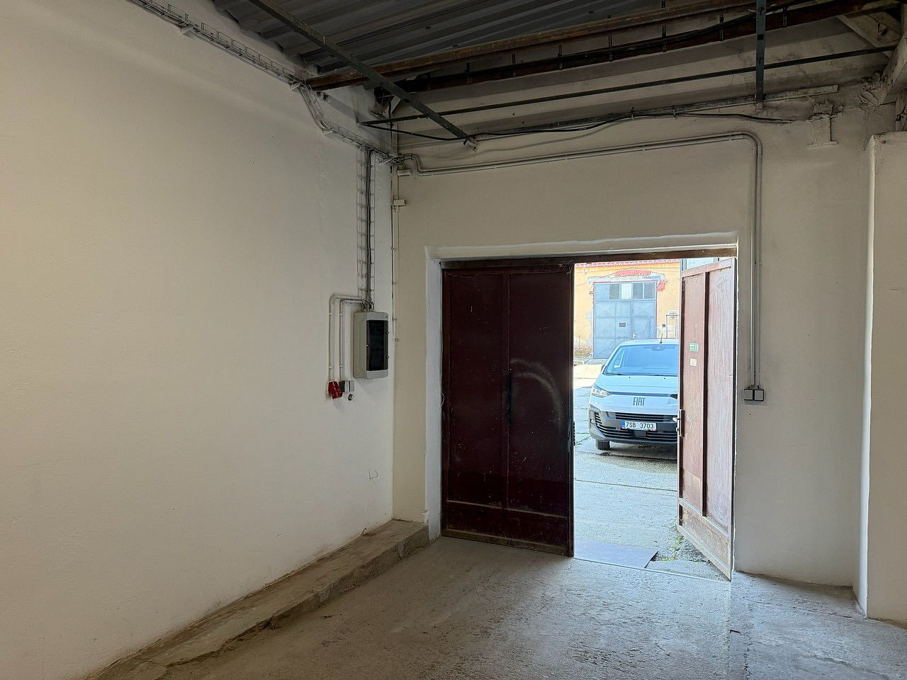 Pronájem skladovacích prostor 185 m²