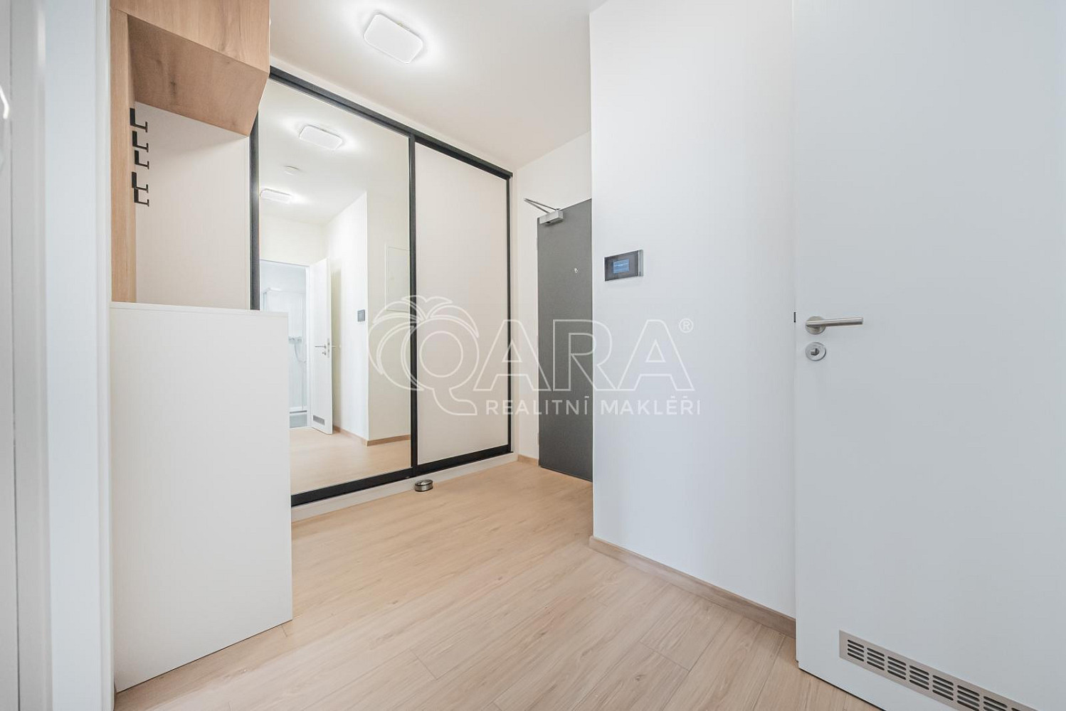 Pronájem bytu 2+kk 47 m² – fotografie 3