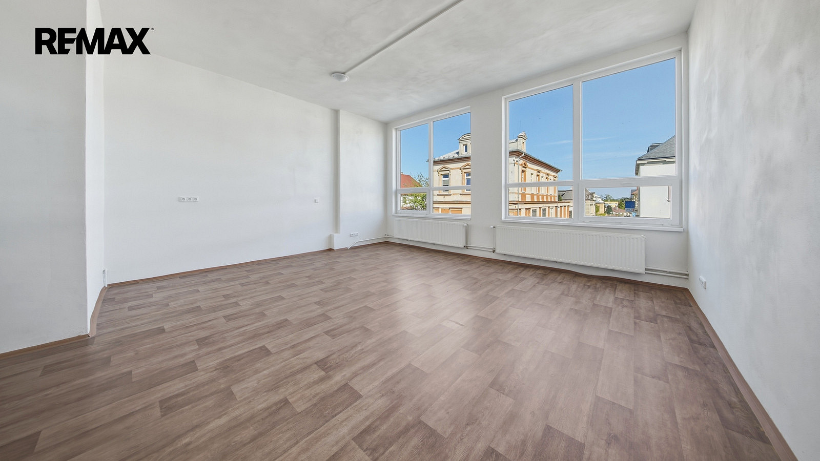 Pronájem obchodních prostor 55 m² — photo 2