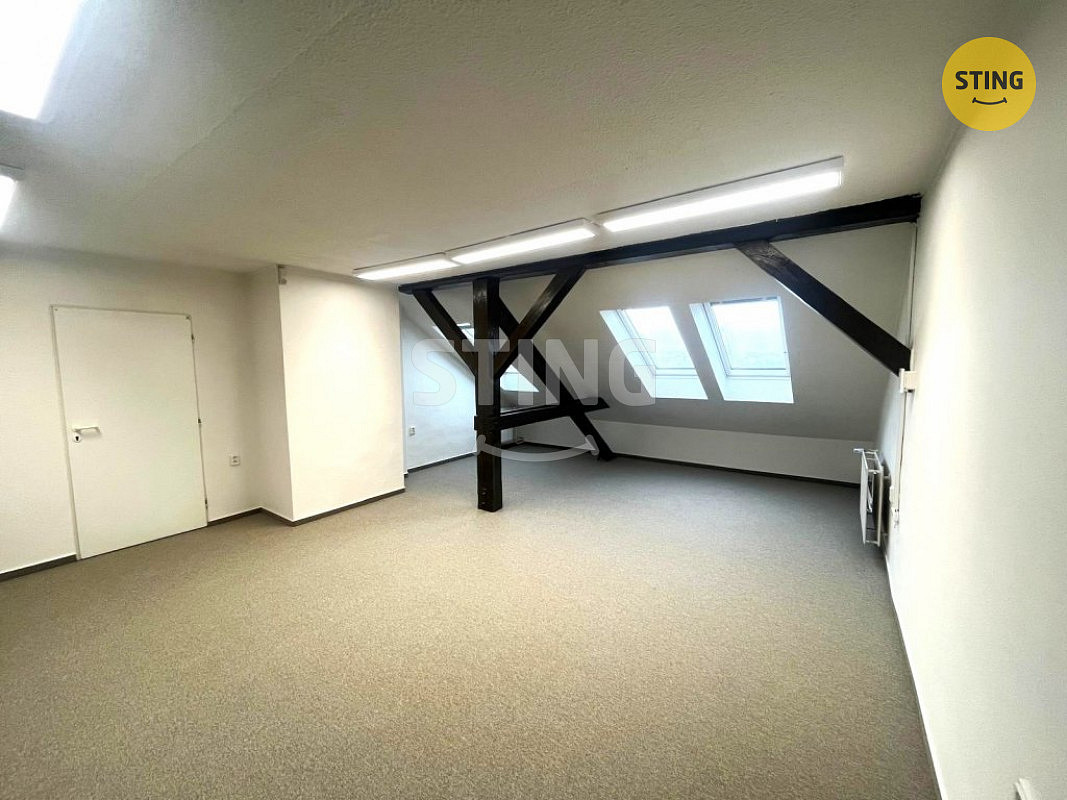Pronájem kanceláře 120 m² – fotografie 2
