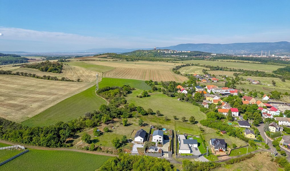 Prodej stavebního pozemku 3 240 m², Bystřany – náhled fotky 6