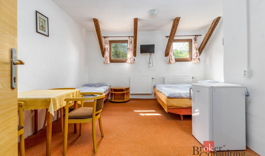 Prodej domu 620 m² s pozemkem 1 366 m², Horní Maršov – náhled fotky 3