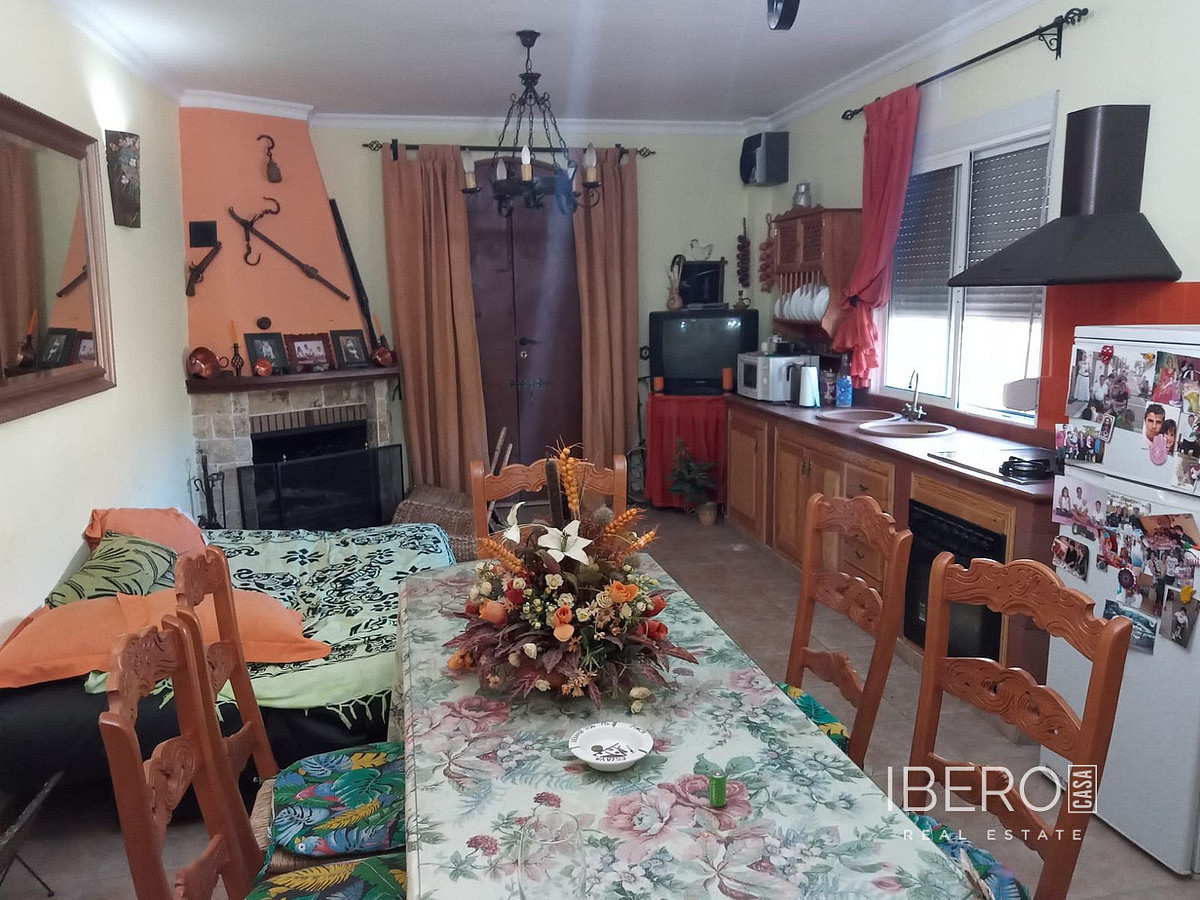 Prodej domu 604 m² s pozemkem 13 529 m² — photo 2