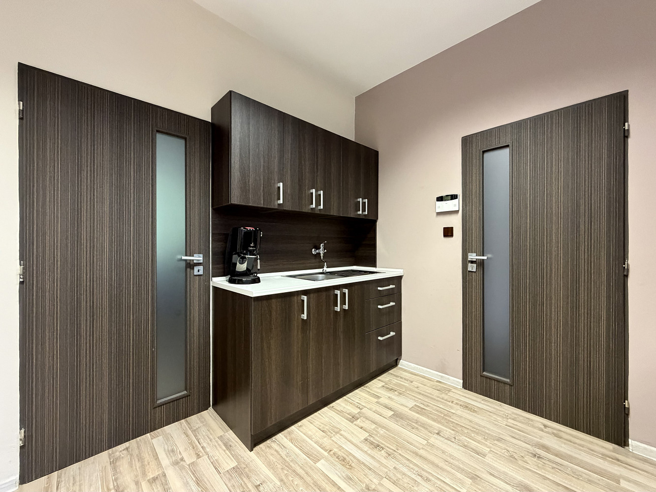 Pronájem obchodních prostor 66 m² – fotografie 5
