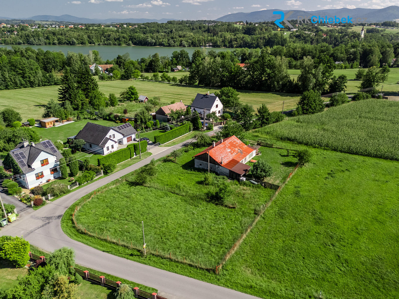 Prodej stavebního pozemku 2 139 m² – fotografie 2
