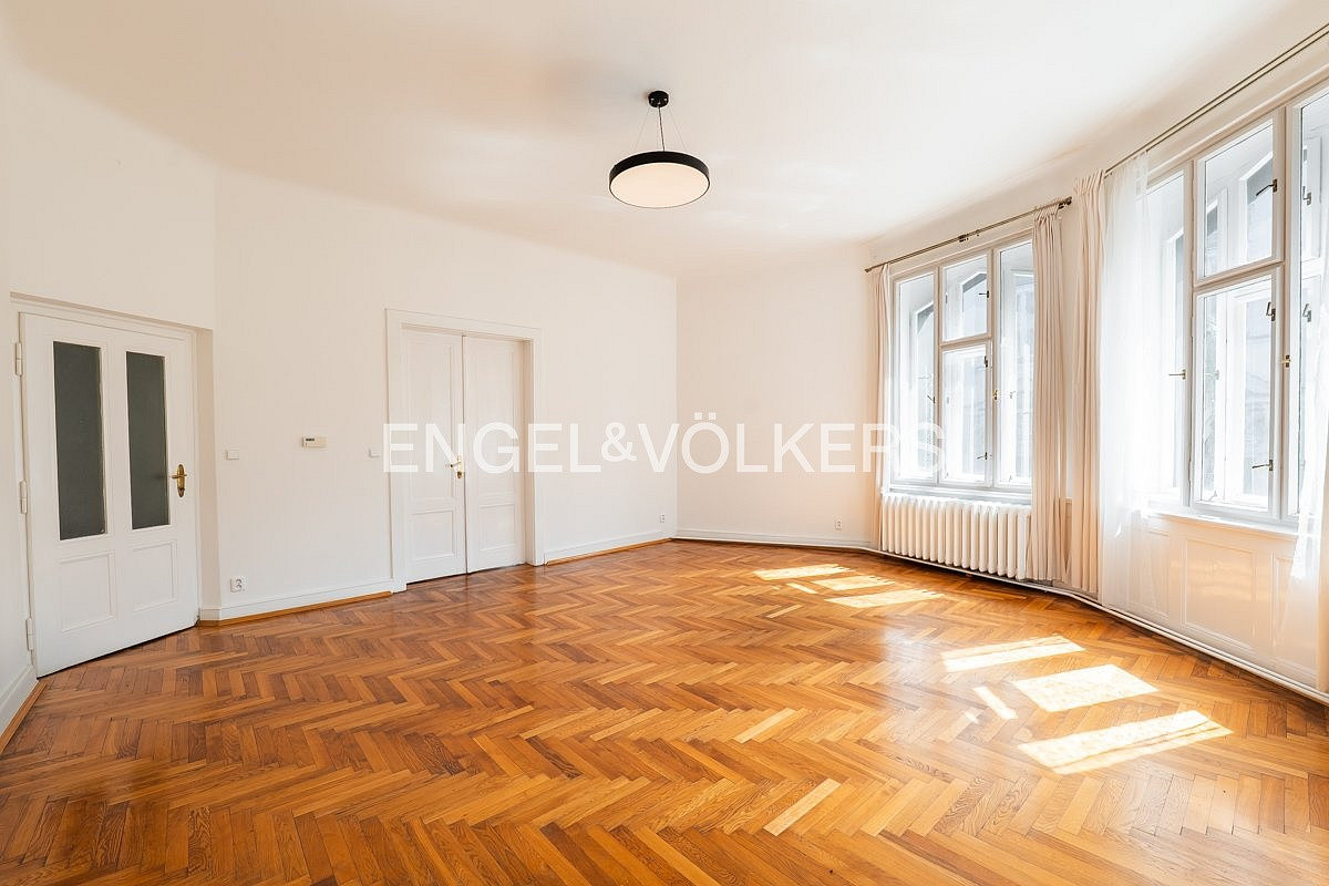 Pronájem kanceláře 92 m² – fotografie 2