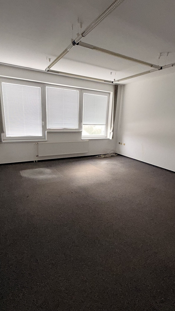 Pronájem kanceláře 141 m² – fotografie 4