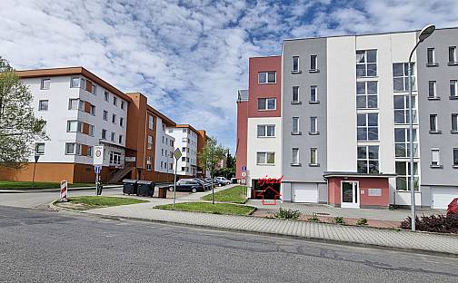 Garážové stání se závorou ovládanou přes mobil, Klatovy III, Čechova, Klatovy - Klatovy III