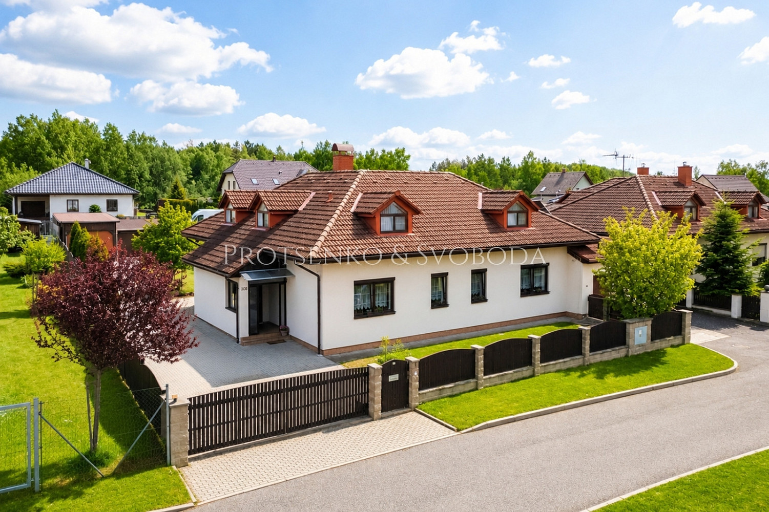 Prodej domu 310 m² s pozemkem 1 182 m²