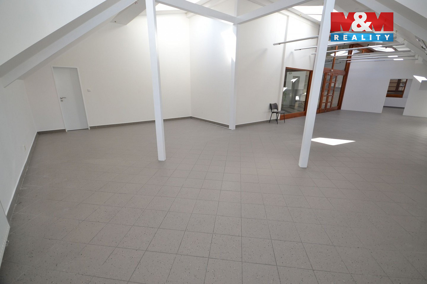 Pronájem obchodních prostor 134 m² — photo 2