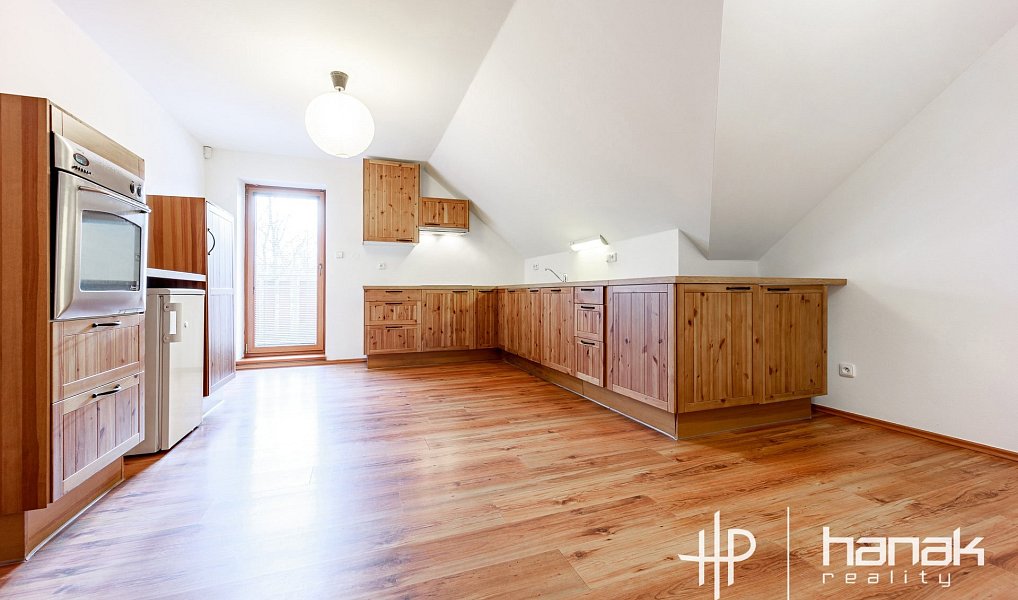 Prodej domu 259 m² s pozemkem 2 016 m², Strančice – náhled fotky 3