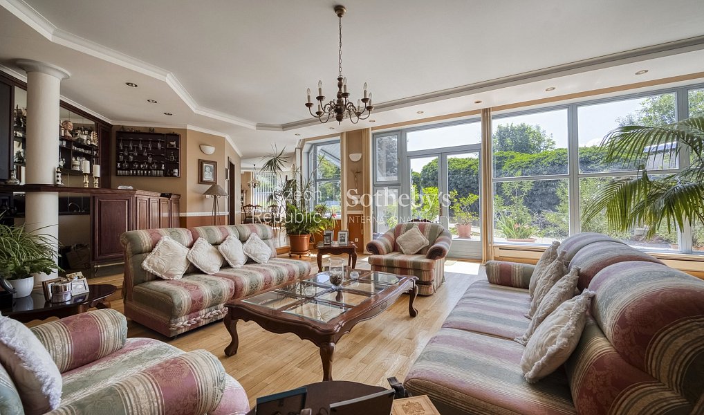 Prodej domu 609 m² s pozemkem 2 267 m², Vestec – náhled fotky 3