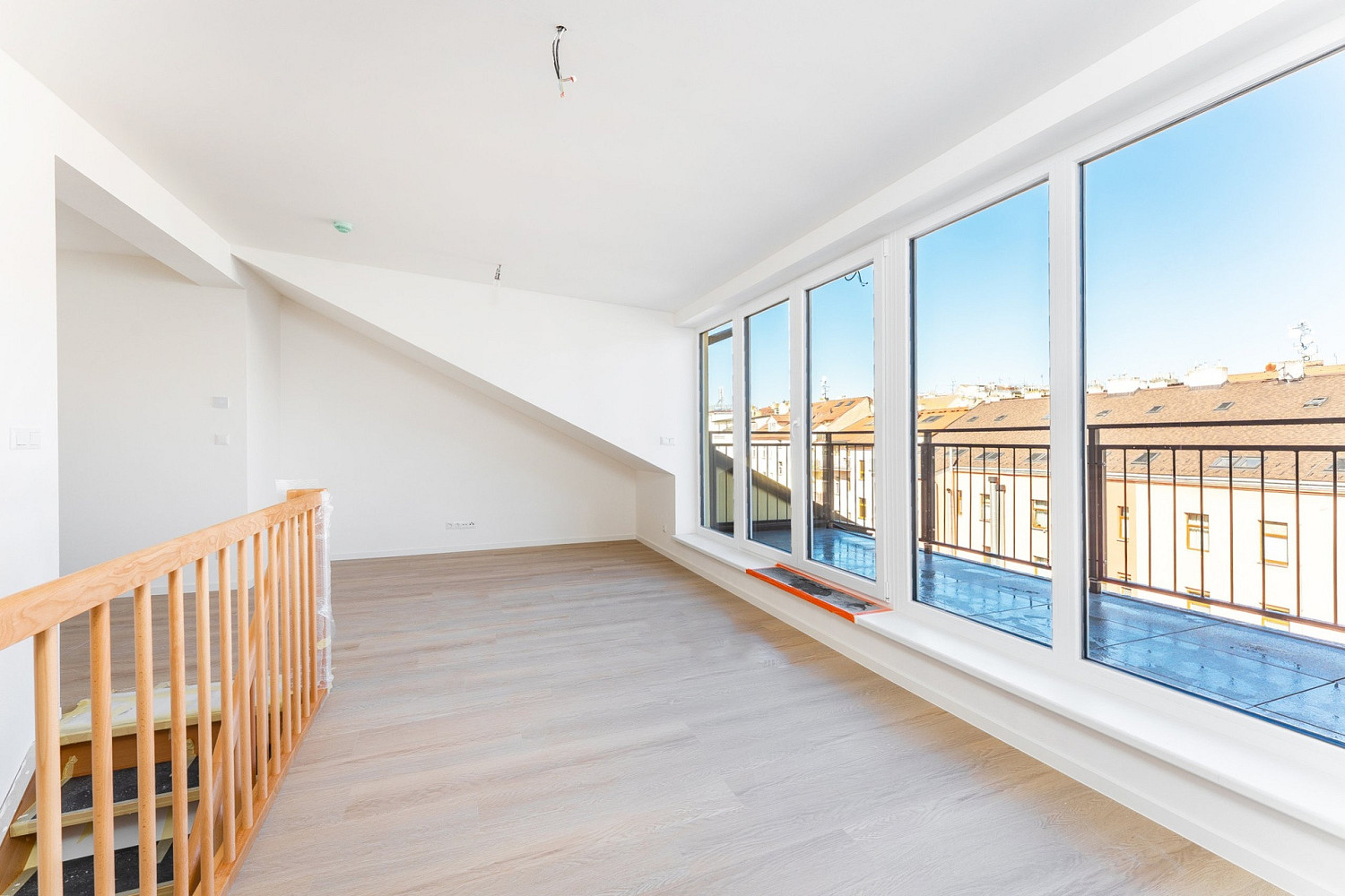 Prodej bytu 3+kk 72 m² – pohled 2