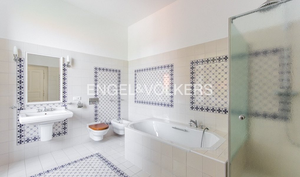 Pronájem domu 827 m² s pozemkem 7 900 m², Praha – náhled fotky 3