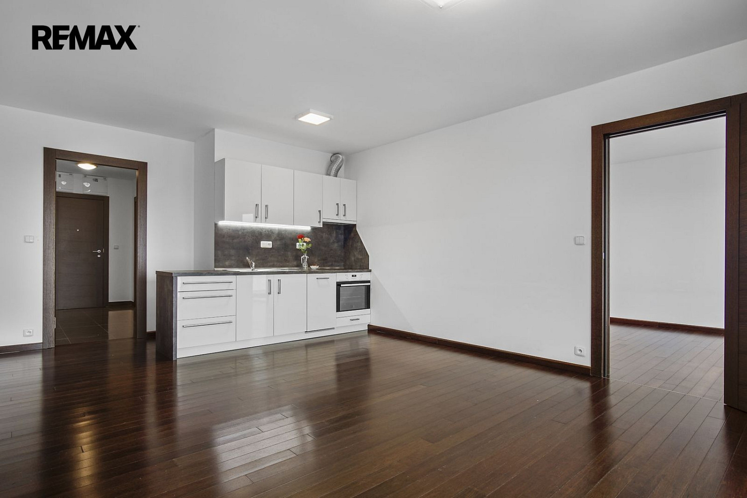 Pronájem bytu 2+kk 69 m² – fotografie 2