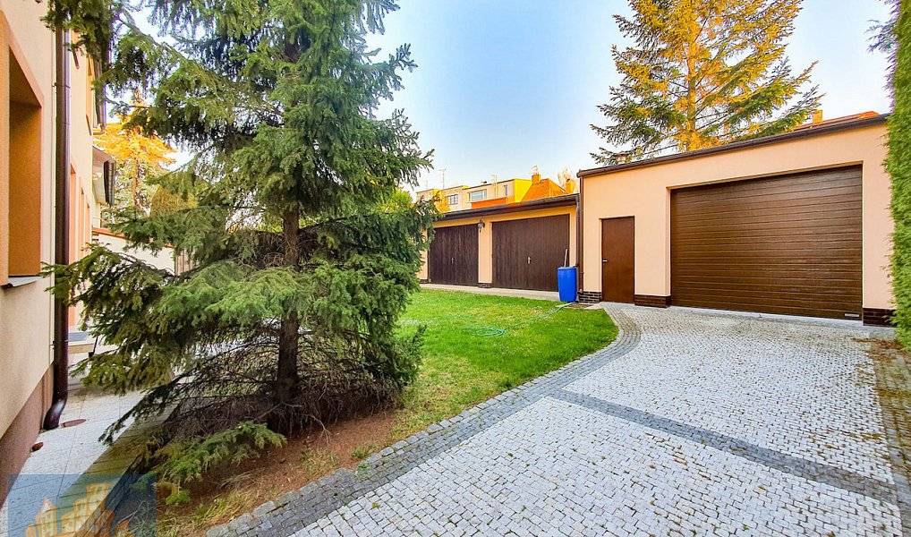 Pronájem domu 570 m² s pozemkem 483 m², Praha – náhled fotky 3