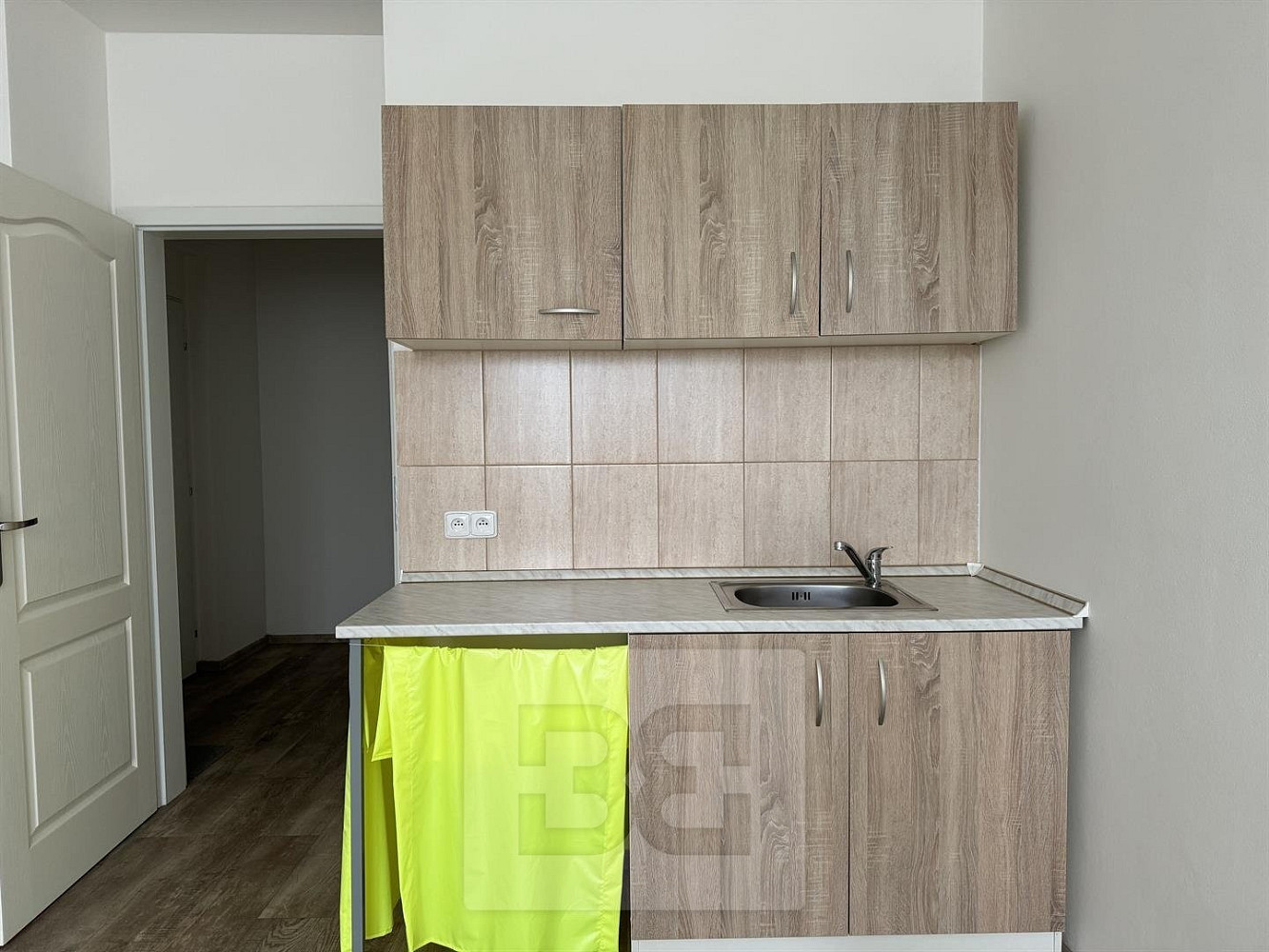 Pronájem bytu 1+kk 30 m² – fotografie 3