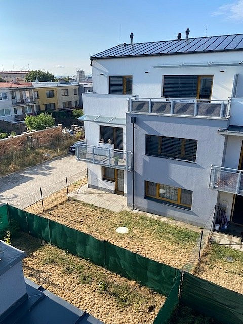 Pronájem novostavby 2+kk 62,9m² se zahrádkou, Znojmo - Přímětice