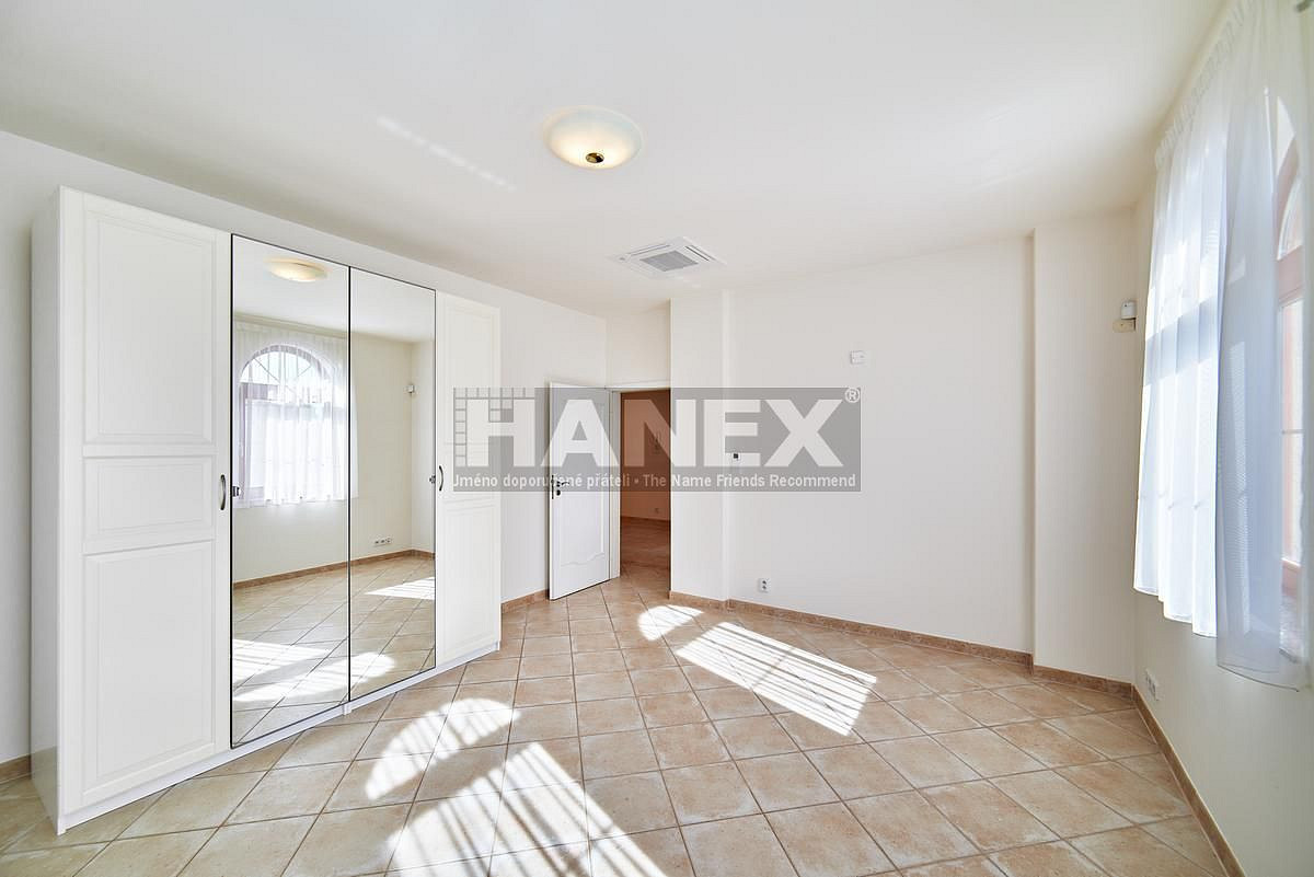 Pronájem domu 243 m² s pozemkem 540 m² – další