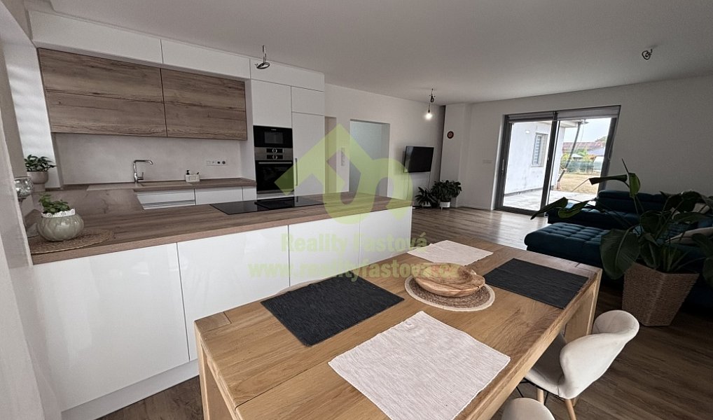 Prodej domu 156 m² s pozemkem 918 m², Lužany – náhled fotky 8