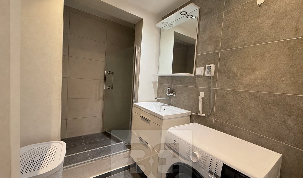 Pronájem bytu 2+kk 40 m², Praha – náhled fotky 12