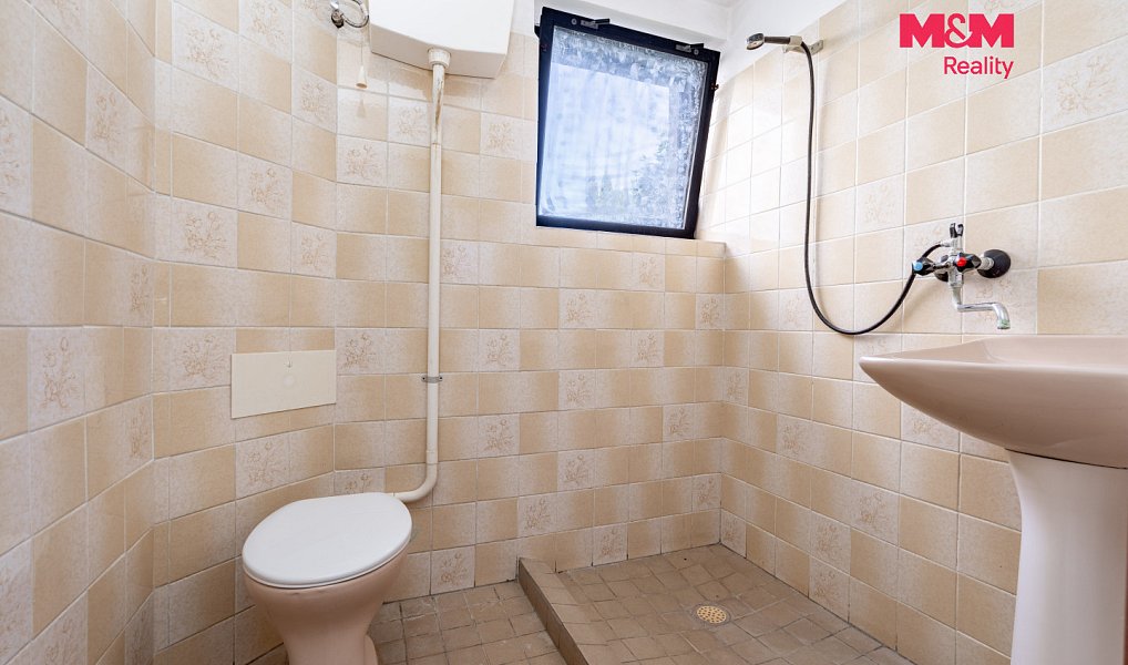 Prodej domu 180 m² s pozemkem 466 m², Chvaletice – náhled fotky 8