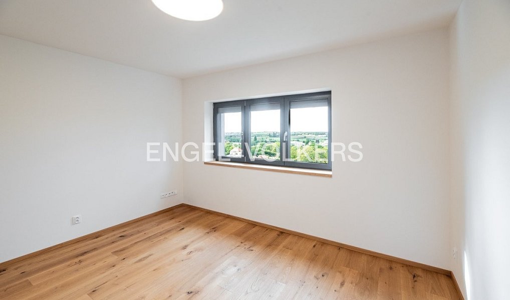Pronájem domu 141 m² s pozemkem 301 m², Praha – náhled fotky 9
