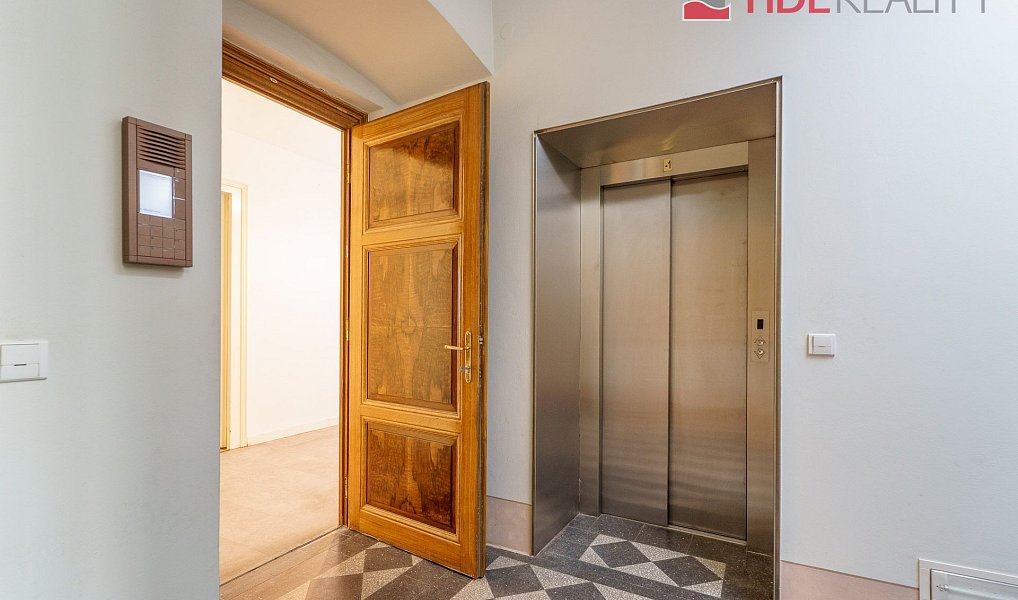 Prodej kanceláře 196 m², Praha – náhled fotky 12