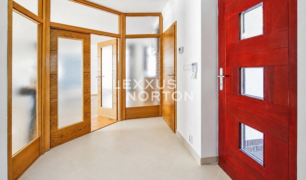 Pronájem domu 350 m² s pozemkem 800 m², Praha – náhled fotky 10