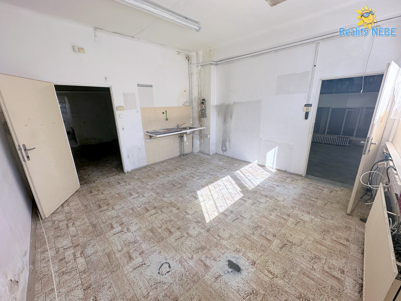 Pronájem obchodních prostor 164 m² – fotografie 2