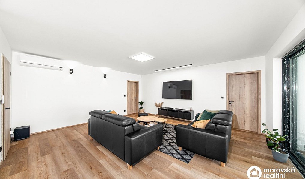 Prodej domu 199 m² s pozemkem 700 m², Hajany – náhled fotky 7