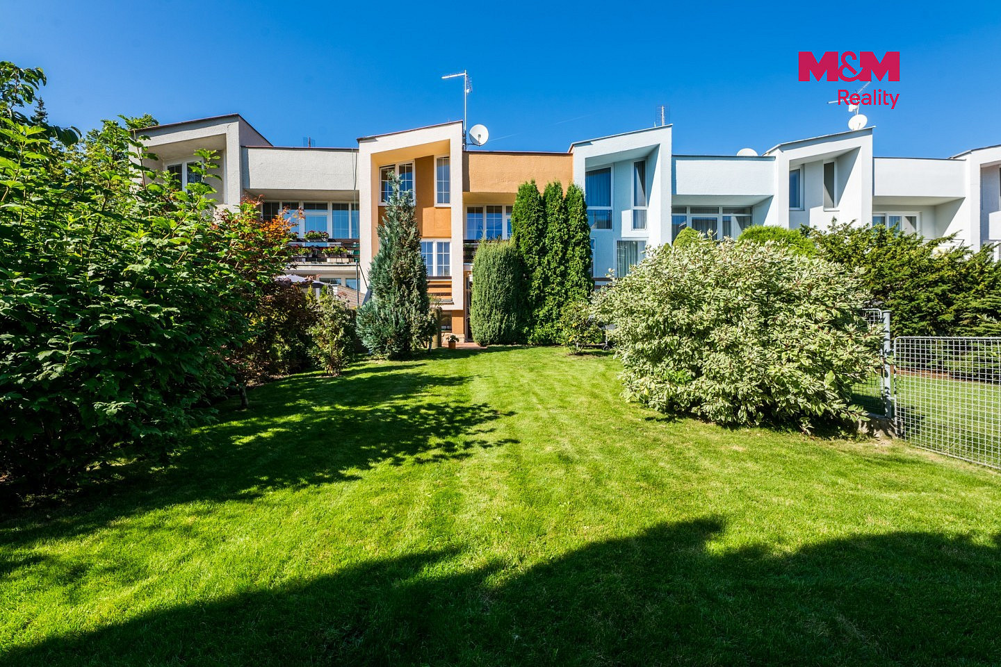 Prodej domu 300 m² s pozemkem 274 m² — photo 2