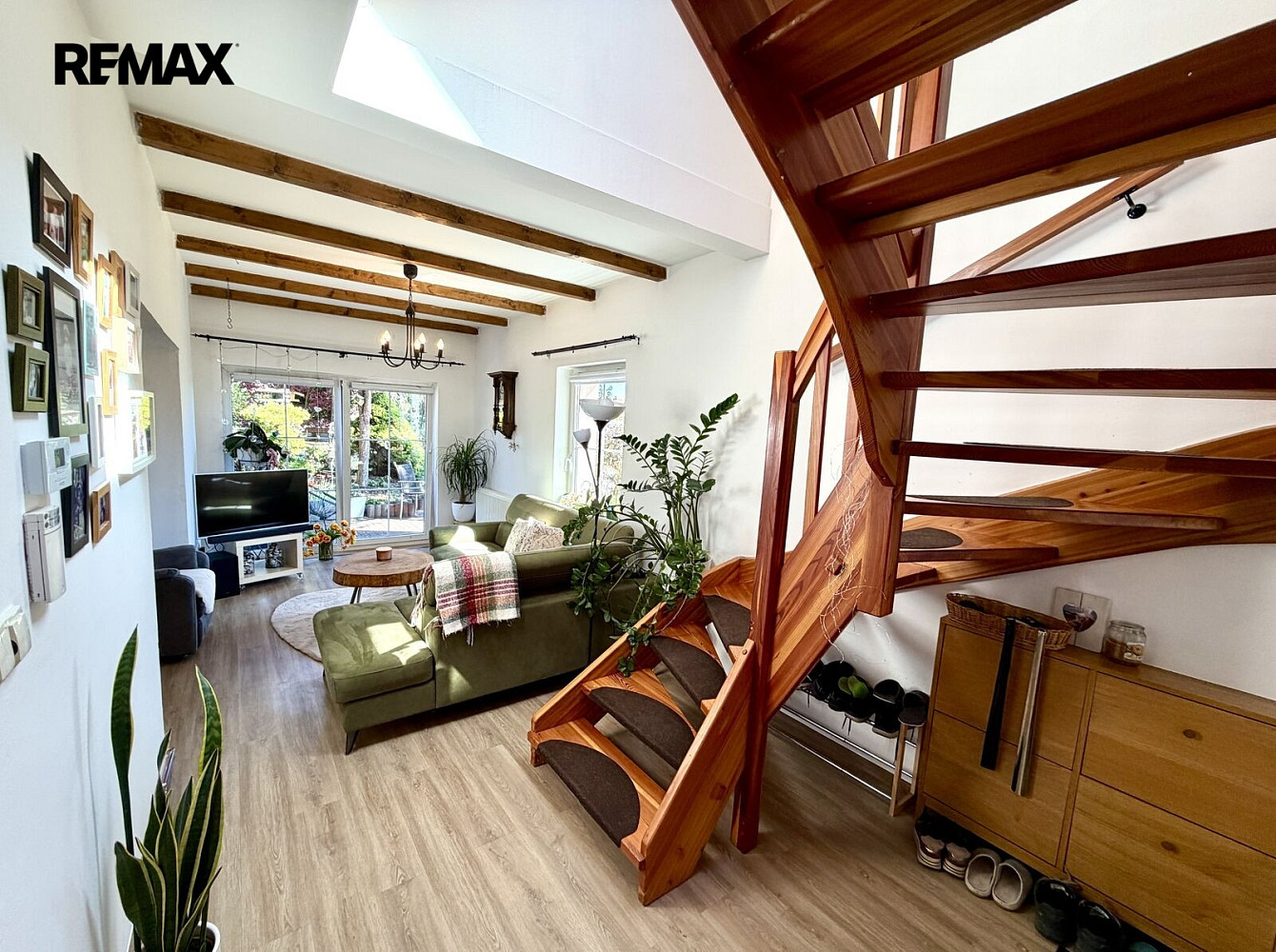 Prodej domu 214 m² s pozemkem 611 m² – fotografie 3