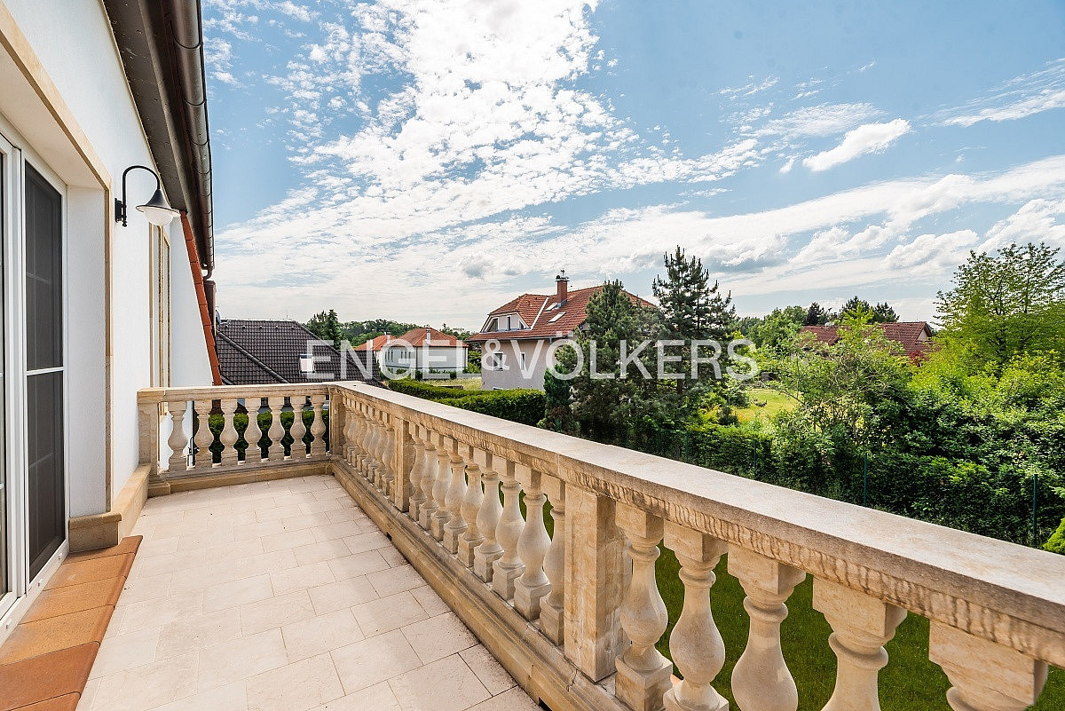 Pronájem domu 610 m² s pozemkem 747 m² — photo 3