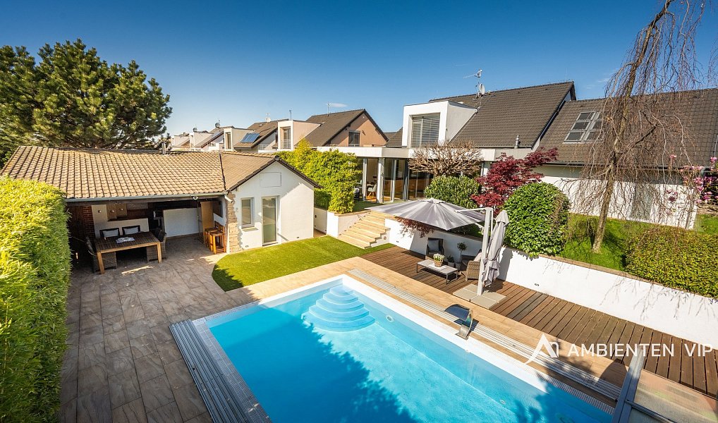 Prodej domu 382 m² s pozemkem 849 m², Moravany – fotka 1 z 60