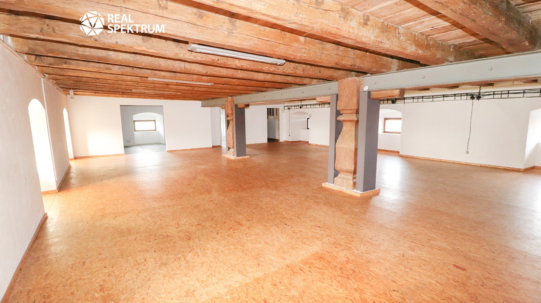Pronájem skladovacích prostor 1 655 m² – fotografie 3