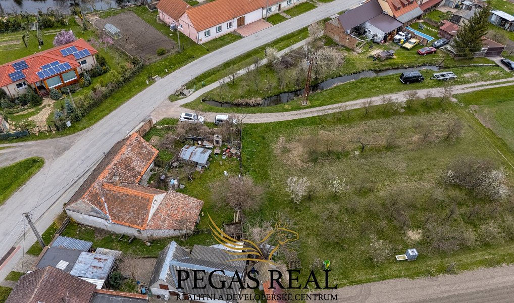 Prodej stavebního pozemku 880 m², Strachotice – náhled fotky 5