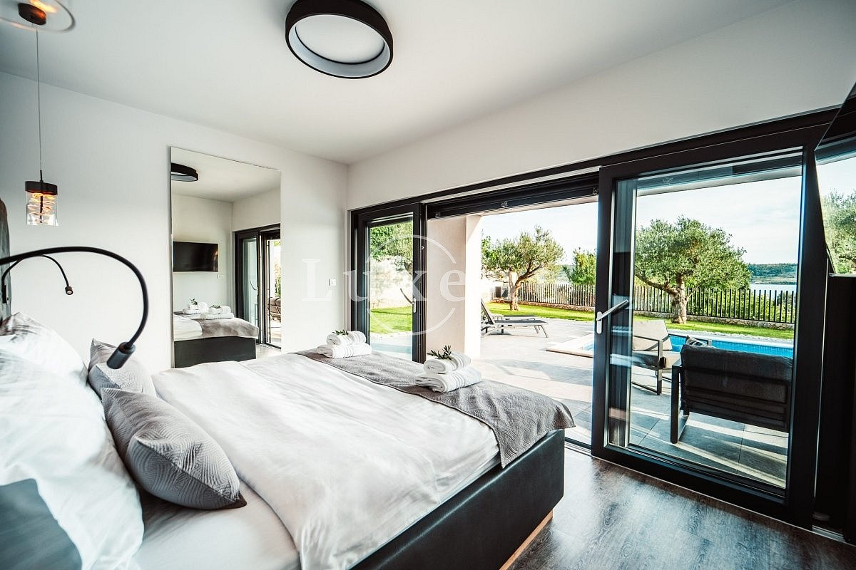 Prodej domu 210 m² s pozemkem 942 m² – pohled 5
