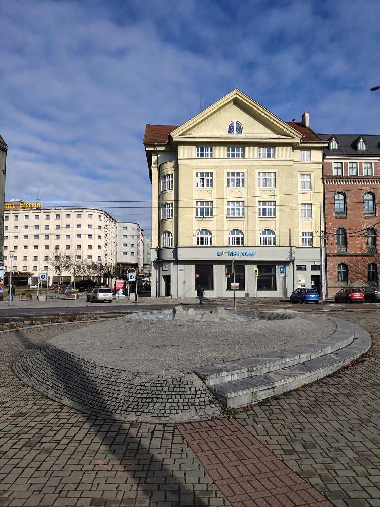 Pronájem kanceláře 260 m²
