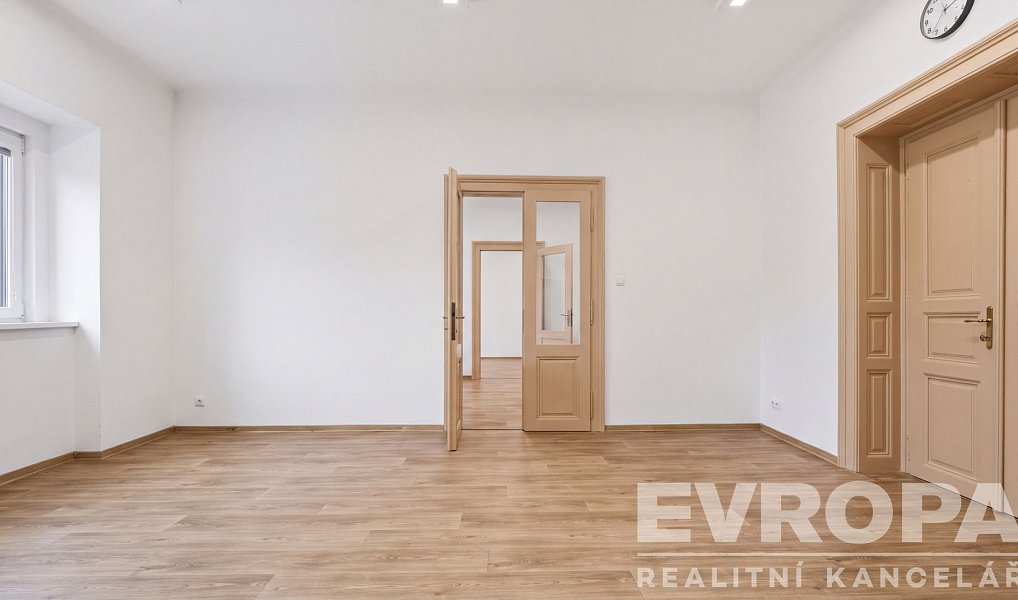 Prodej domu 260 m² s pozemkem 622 m², Rokycany – náhled fotky 3