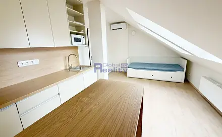 Pronájem bytu 1+kk 24 m², Sakařova, Pardubice - Bílé Předměstí